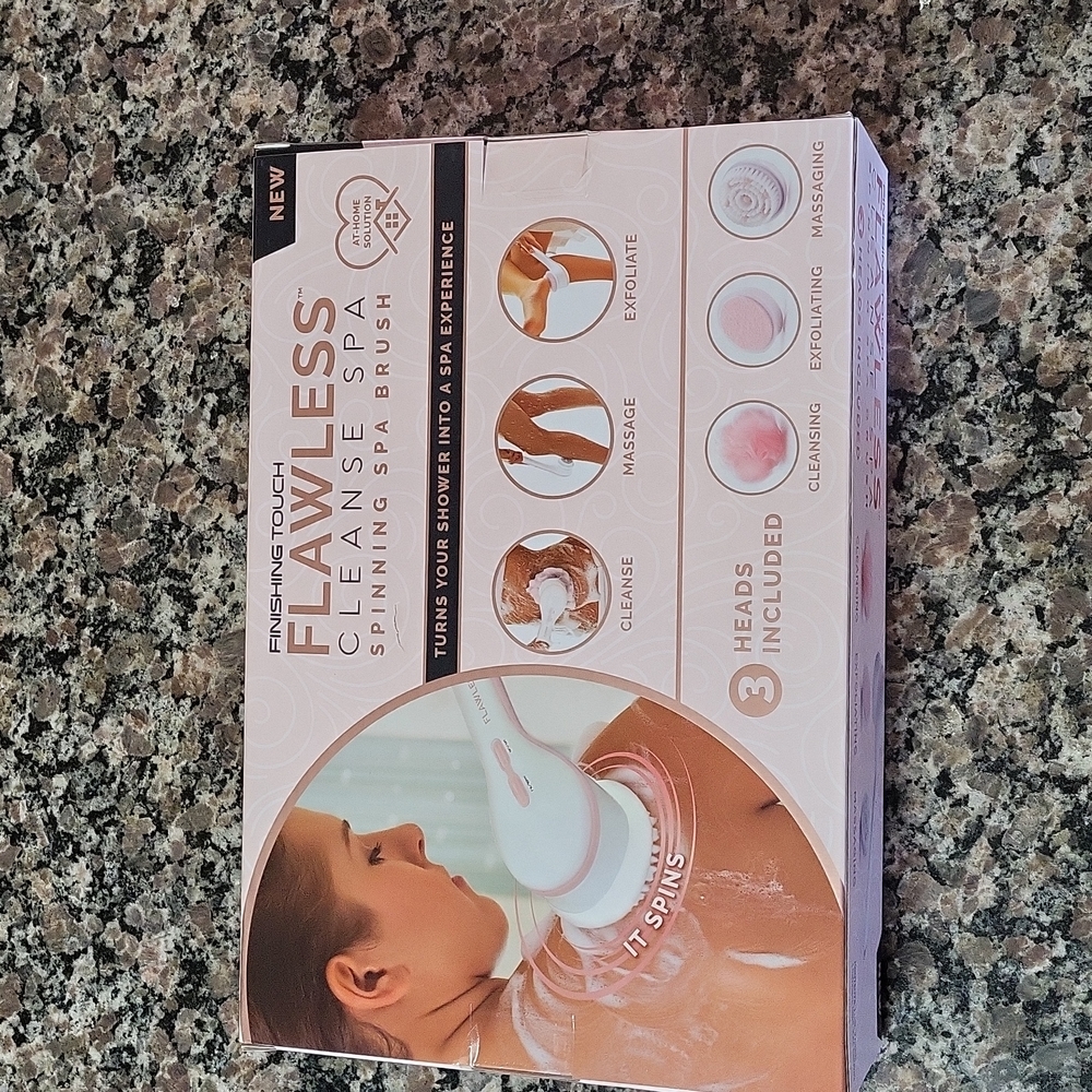 NIB Finishing Touch Flawless Cleanse Spa Spinning Spa Brush sealed 3 heads